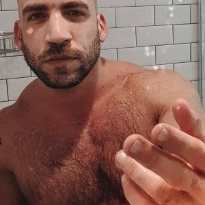 Toi là, tu sais que ton téléphone peut devenir mon jouet préféré ? profil--2356