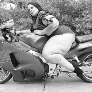 Vieux grimoire avec des pages blanches Karima - rencontre-Beurette-Annecy