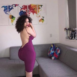 Je viens de rentrer du boulot et j’ai encore la tête ailleurs Warda - rencontre-Beurette-Nanterre